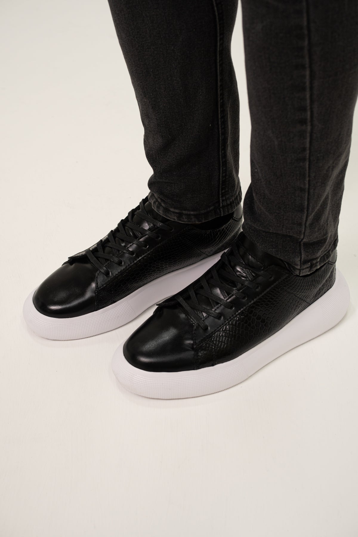 ATLAS | NEGRO BLANCO