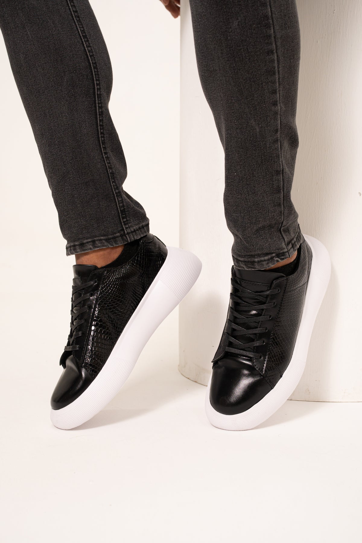 ATLAS | NEGRO BLANCO